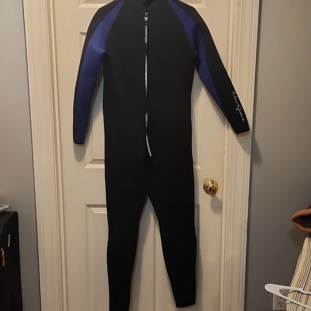 Wetsuit - Picture 1 of 7